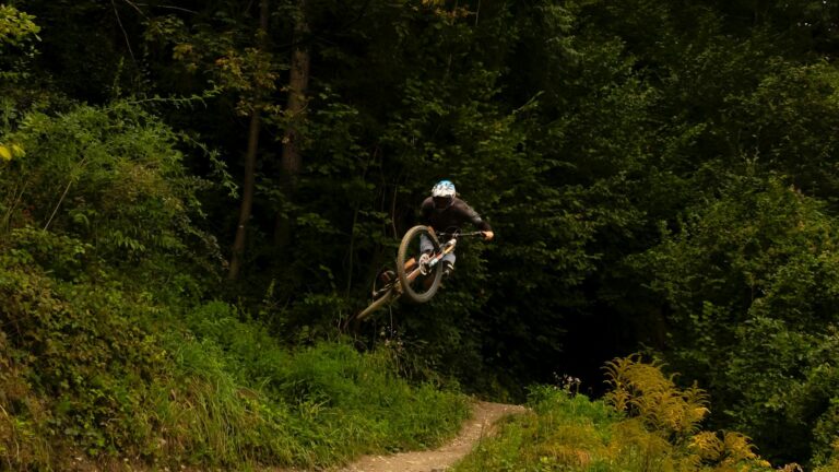 Louer un VTT de descente à Verbier : Nos conseils pour une journée riche en adrénaline