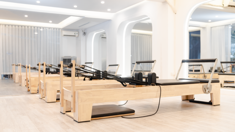 Pilates reformer pliable ou en chêne massif : quel modèle choisir ?